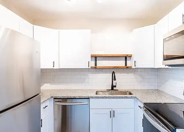 Property at Stoneside Apartments - 103 NW 72nd St, Gladstone, MO, 64118, 1-2 bed, 1-1.5 bath, [object Object]
