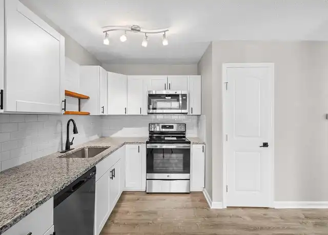 Property at Stoneside Apartments - 103 NW 72nd St, Gladstone, MO, 64118, 2 beds, 1-1.5 bath, [object Object]