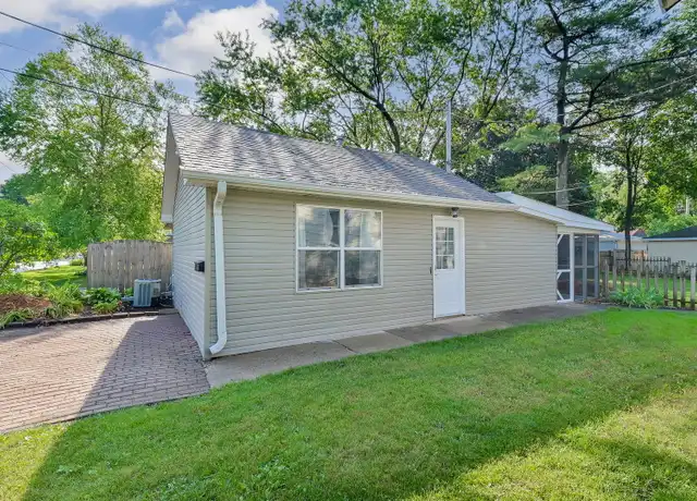 Property at 900 Jackson Ave Unit B, St. Charles, IL, 60174, 1 bed, 1 bath, [object Object]