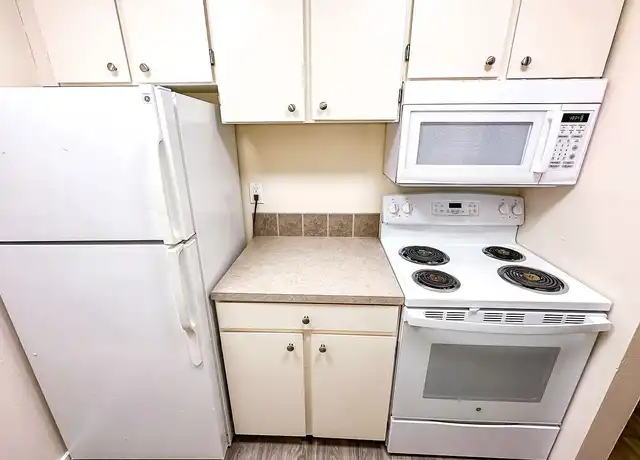 Property at Ravenna House - 9428 Ravenna Ave NE, Seattle, WA, 98115, 1 bed, 1 bath, [object Object]