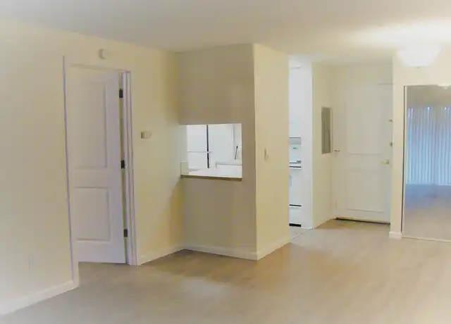 Property at Ravenna House - 9428 Ravenna Ave NE, Seattle, WA, 98115, 1 bed, 1 bath, [object Object]