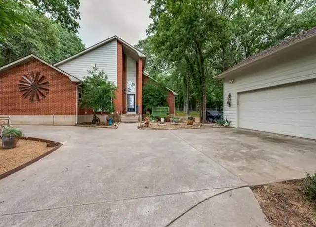 Property at 116 Cayuga Trl, Gainesville, TX, 76240, 3 beds, 2 baths, [object Object]