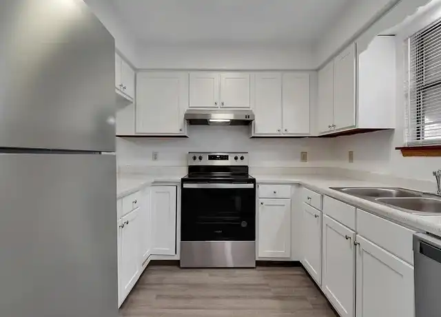 Property at Castle Apartments - 2902 Battle Mountain Rd, Tallahassee, FL, 32301, 2 beds, 2 baths, [object Object]