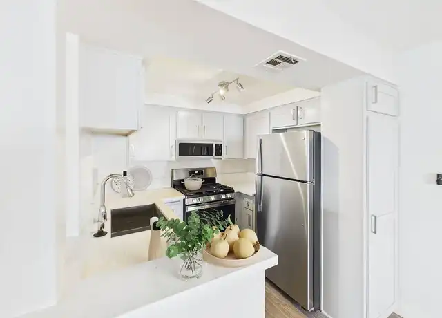 Property at Town Center - 333 Andover Dr, Burbank, CA, 91504, 1 bed, 1 bath, [object Object]