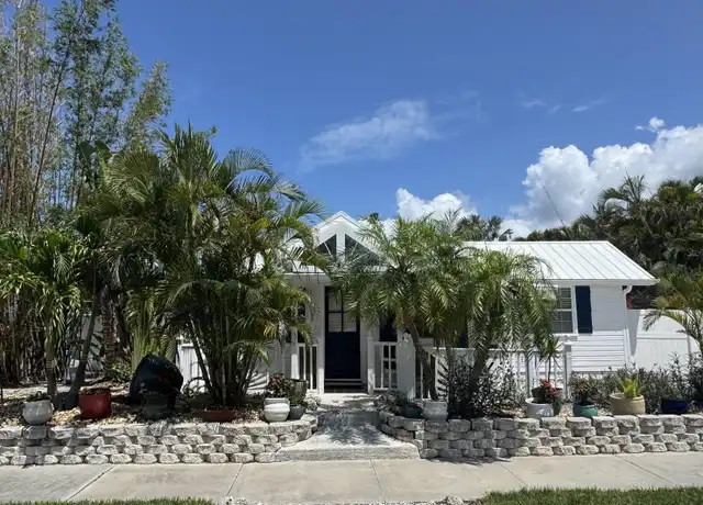 Property at 701 Broadway St, Longboat Key, FL, 34228, 2 beds, 2 baths, [object Object]