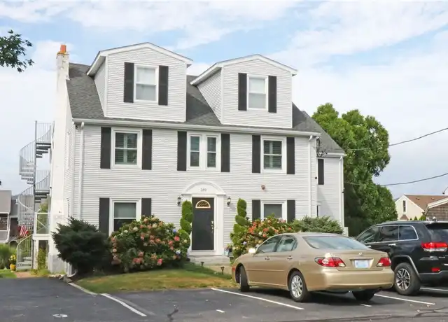 Property at 249 Tuckerman Ave #2, Middletown, RI, 02842, 2 beds, 1 bath, [object Object]