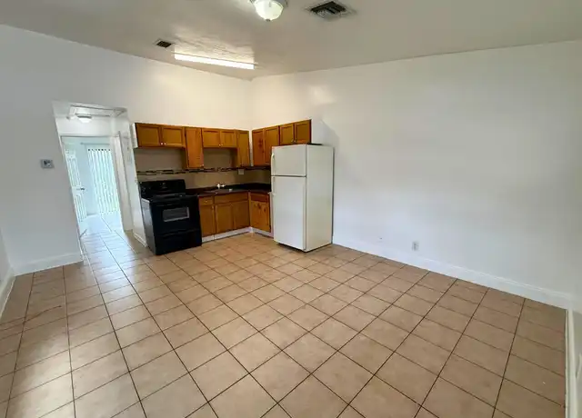 Property at 2316 Monroe St Unit 11, Hollywood, FL, 33020, 1 bed, 1 bath, [object Object]