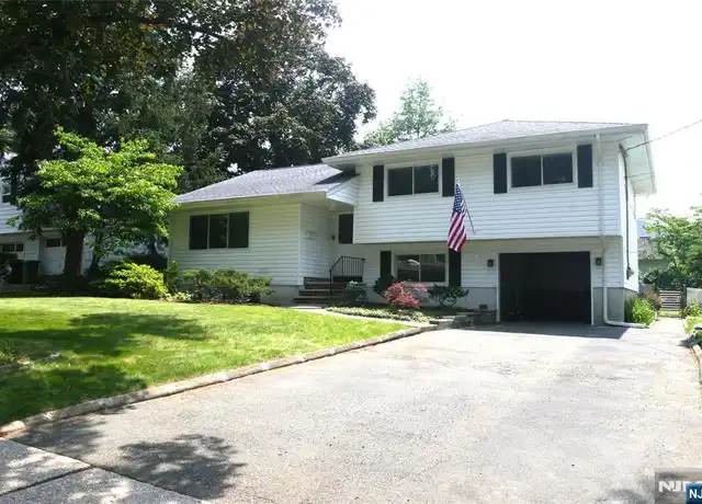 Property at 82 Hemlock Dr, Paramus, NJ, 07652, 3 beds, 2.5 baths, [object Object]
