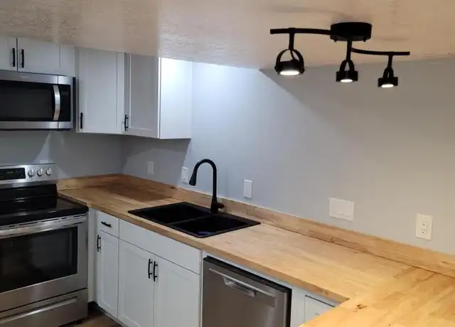 Property at 126 S 100 E, Hyde Park, UT, 84318, 3 beds, 1 bath, [object Object]