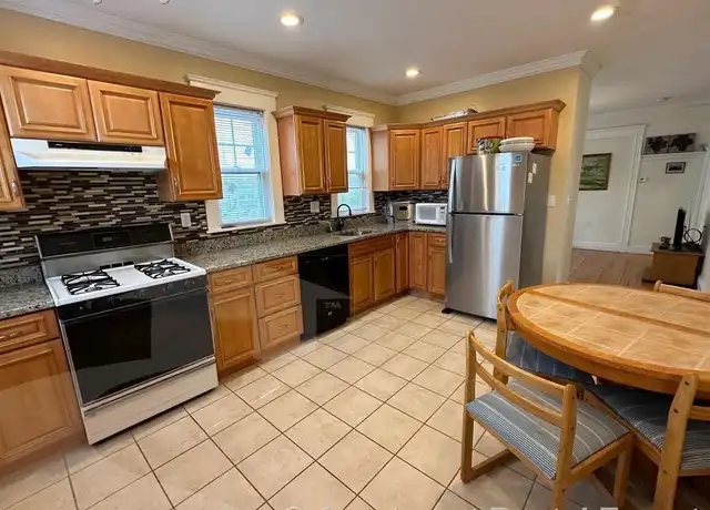 Property at 32 Walnut St, Arlington, MA, 02476, 2 beds, 1 bath, [object Object]