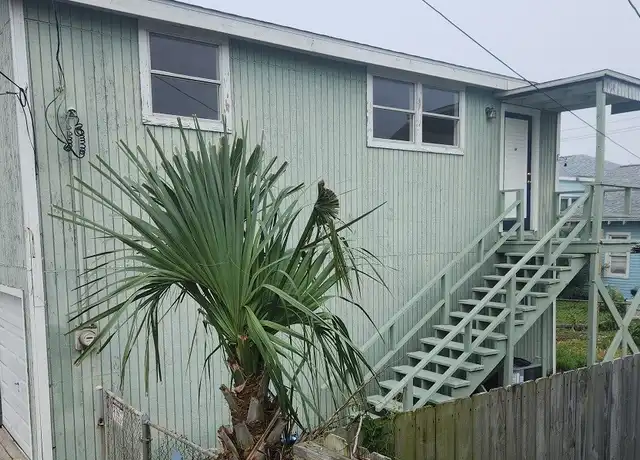 Property at 823 Avenue K Unit Rear, Galveston, TX, 77550, 2 beds, 1 bath, [object Object]