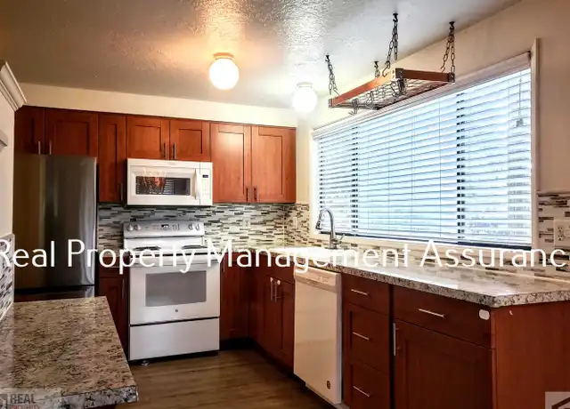 Property at 7085 SW Montauk Cir, Lake Oswego, OR, 97035, 2 beds, 1 bath, [object Object]