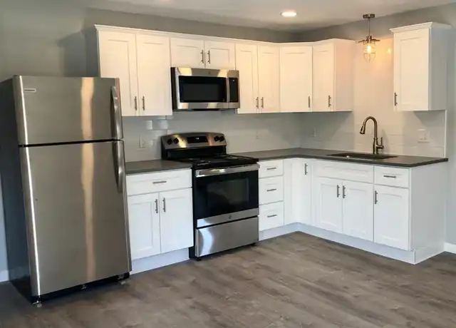 Property at 359 S Main St #2, Middletown, CT, 06457, 2 beds, 1 bath, [object Object]