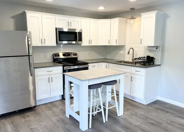 Property at 359 S Main St #2, Middletown, CT, 06457, 2 beds, 1 bath, [object Object]
