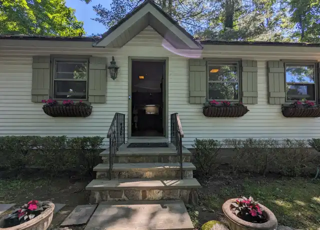Property at 3 Wild Rose Ln Unit Cottage, Darien, CT, 06820, 1 bed, 1 bath, [object Object]