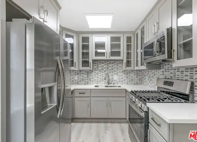 Property at 8613 W Olympic Blvd Unit 1/2, Los Angeles, CA, 90035, 2 beds, 1 bath, [object Object]