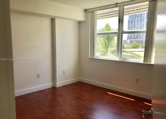Property at 31 SE 5th St #405, Miami, FL, 33131, 1 bed, 1 bath, [object Object]