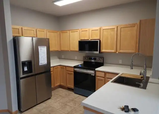 Property at 18302 Kerrville Trl, Lakeville, MN, 55044, 2 beds, 2 baths, [object Object]