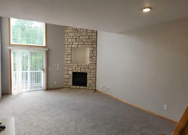 Property at 18302 Kerrville Trl, Lakeville, MN, 55044, 2 beds, 2 baths, [object Object]