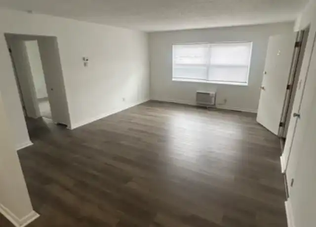 Property at 33050 Aurora Rd Unit 5, Solon, OH, 44139, 2 beds, 1 bath, [object Object]