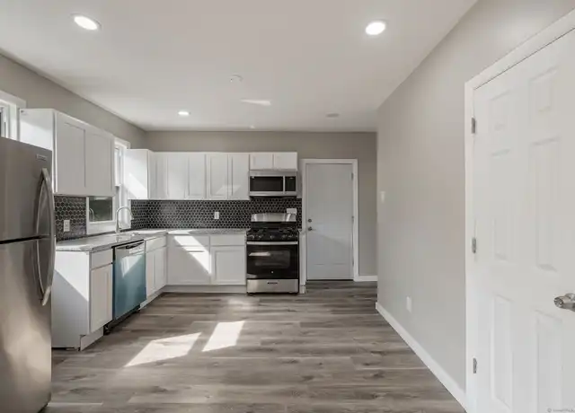 Property at 121 Hillview Ave Unit D, Waterbury, CT, 06704, 2 beds, 1 bath, [object Object]