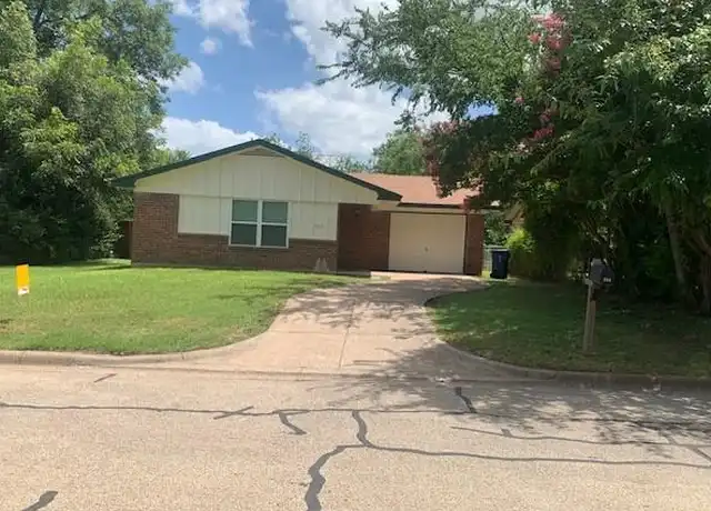 Property at 905 W Bridge St, Granbury, TX, 76048, 3 beds, 2 baths, [object Object]