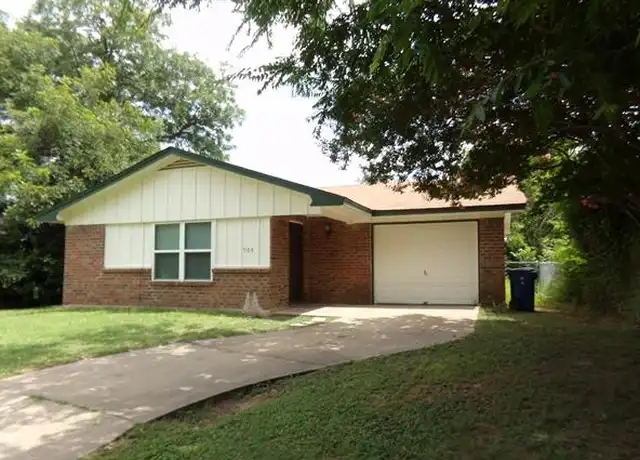 Property at 905 W Bridge St, Granbury, TX, 76048, 3 beds, 2 baths, [object Object]