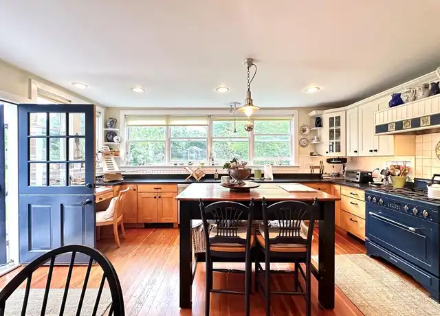 Property at 142 Water St, Portsmouth, RI, 02871, 3 beds, 2 baths, [object Object]