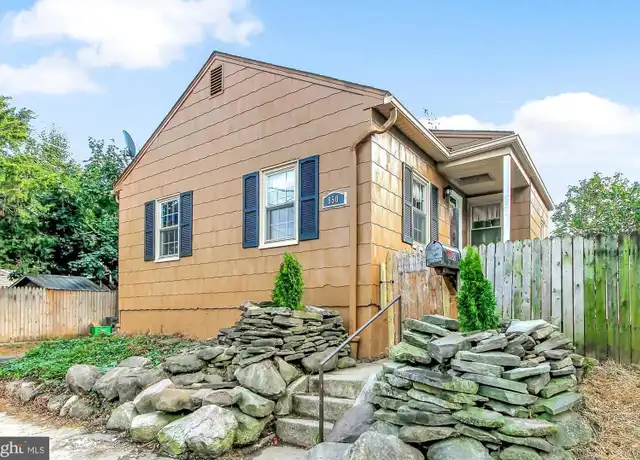 Property at 850 Wood St, York, PA, 17404, 2 beds, 1 bath, [object Object]