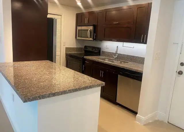 Property at 100 Lakeview Dr #316, Weston, FL, 33326, 2 beds, 2 baths, [object Object]