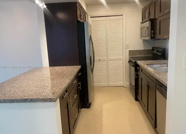 Property at 100 Lakeview Dr #316, Weston, FL, 33326, 2 beds, 2 baths, [object Object]
