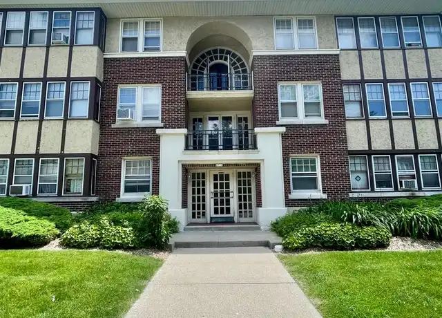 Property at 2114 N Summit Ave Unit 04, Milwaukee, WI, 53202, 2 beds, 1 bath, [object Object]