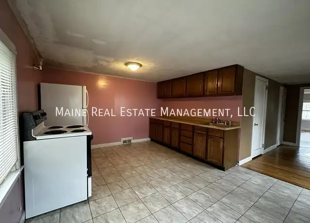 Property at 142 Pine St Unit 3, Bangor, ME, 04401, 1 bed, 1 bath, [object Object]