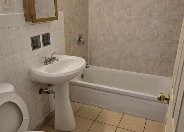 Photo of 400 W Division St Unit 3, Villa Park, IL 60181