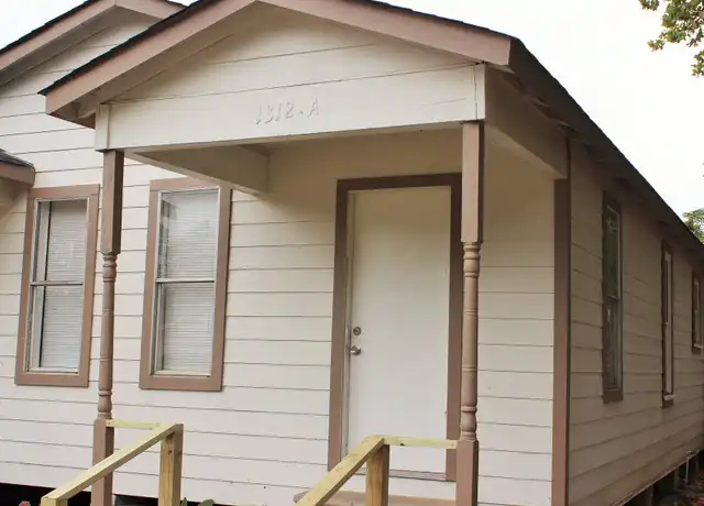 Property at 1312 E Alamo St Unit A, Brenham, TX, 77833, 1 bed, 1 bath, [object Object]