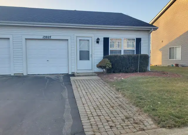 Property at 13927 S Oakdale Cir, Plainfield, IL, 60544, 2 beds, 1.5 baths, [object Object]
