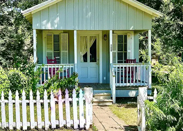 Property at 109 E Fayette St, Fayetteville, TX, 78940, 1 bed, 1 bath, [object Object]