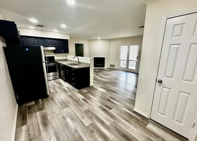 Property at 2436 E 10th St, Tulsa, OK, 74104, 1 bed, 1 bath, [object Object]
