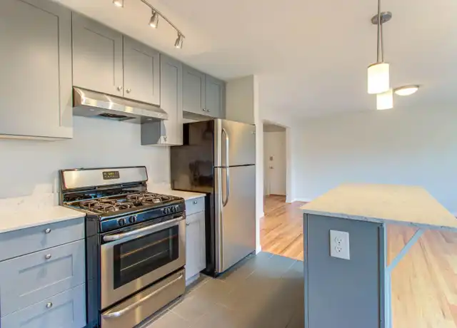 Property at 1418 2nd Ave W Unit 201, Seattle, WA, 98119, 2 beds, 1 bath, [object Object]