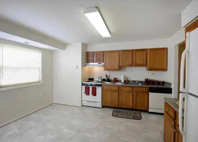 Photo of 10 Springtowne Cir, Parkville, MD 21234