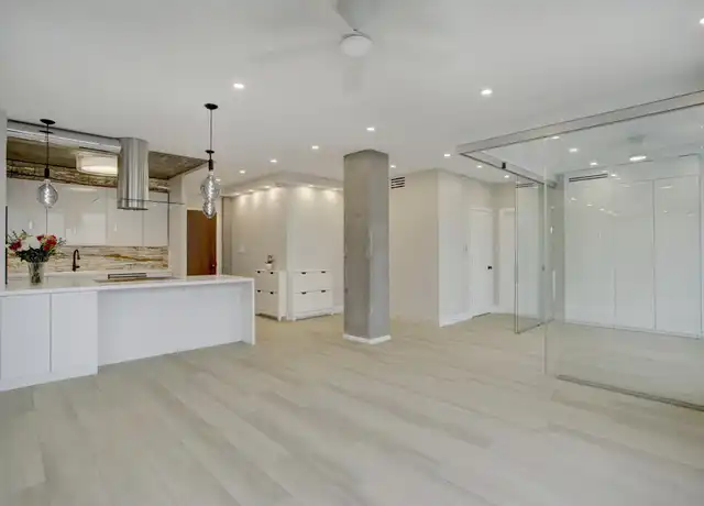 Property at 14 Greenway Plz Unit 15L, Houston, TX, 77046, 1 bed, 2 baths, [object Object]
