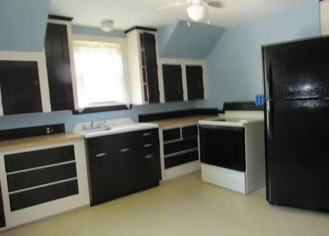 Property at 32 Hope St Unit 2, Attleboro, MA, 02703, 2 beds, 1 bath, [object Object]