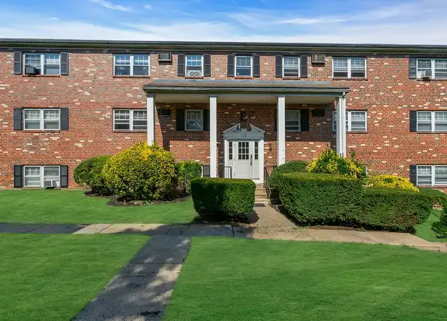 Property at Lancaster Court Apartments - 1127 Wabank Rd, Lancaster, PA, 17603, 2 beds, 1 bath, [object Object]