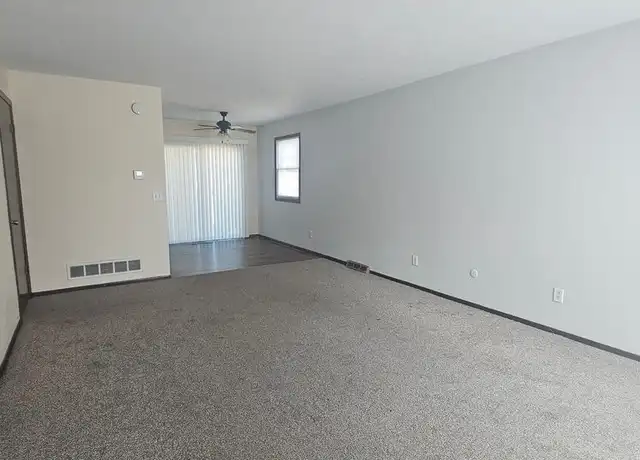 Property at 3367 Hillandale Rd Apt H, Davenport, IA, 52806, 2 beds, 1 bath, [object Object]