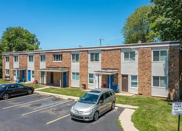 Property at Windcrest Apartments - 404 Edgebrook Dr, Champaign, IL, 61820, 1 bed, 1 bath, [object Object]