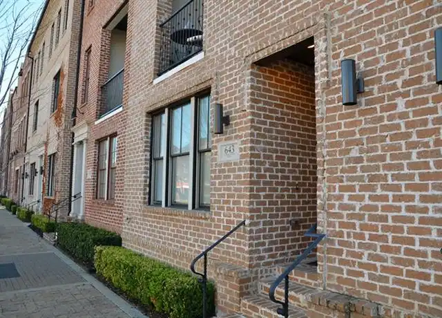 Property at 643 S Cesar Chavez Blvd, Dallas, TX, 75201, 3 beds, 3.5 baths, [object Object]