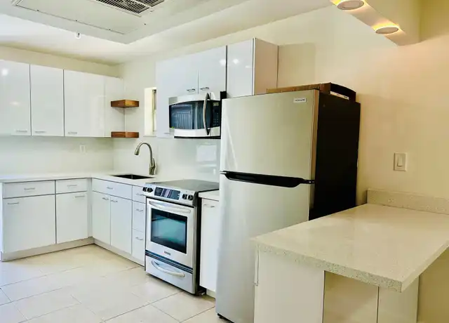 Property at 2425 Pierce St, Hollywood, FL, 33020, 2 beds, 1 bath, [object Object]