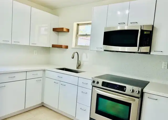Property at 2425 Pierce St, Hollywood, FL, 33020, 2 beds, 1 bath, [object Object]