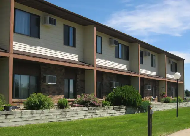 Property at 602 E Warren St, Luverne, MN, 56156, 2 beds, 1 bath, [object Object]