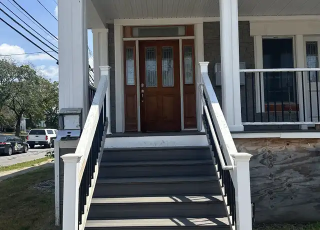 Property at 99 Walnut St, Manchester, NH, 03104, 2 beds, 1 bath, [object Object]